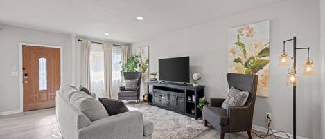 Smart TV, fireplace