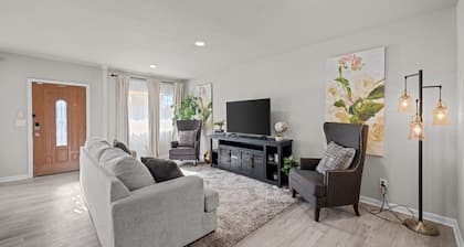 Charming 4-bedroom house with AC, WiFi in delightful Pueblo