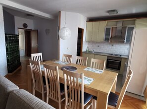 Appartement (Three Bedroom Apartment with Terrace ) | Cuisine privée | Réfrigérateur