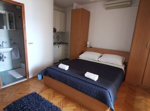 Appartement (Three Bedroom Apartment with Terrace )