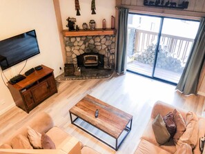 TV, fireplace - Summit 24 at Little Eagle Lift (Mammoth Lakes)