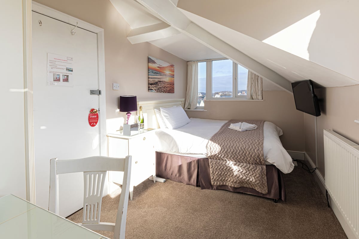 Habitació doble per a ús individual clàssica, vistes a la ciutat | Wifi gratuïta