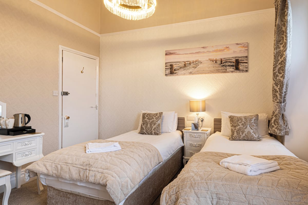 Habitació amb dos llits individuals Comfort | Wifi gratuïta