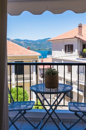 Property grounds - Πολυτελές διαμέρισμα με τρία μεγάλα υπνοδωμάτια και δυο wc σε ιδανική τοποθεσία (Kastoria)