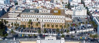 apart. "the most flirtatious, in the DNA of Cadiz" in La Viña neighborhood, 2m. from Caleta beach.