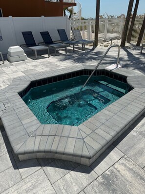 Beheizter Pool