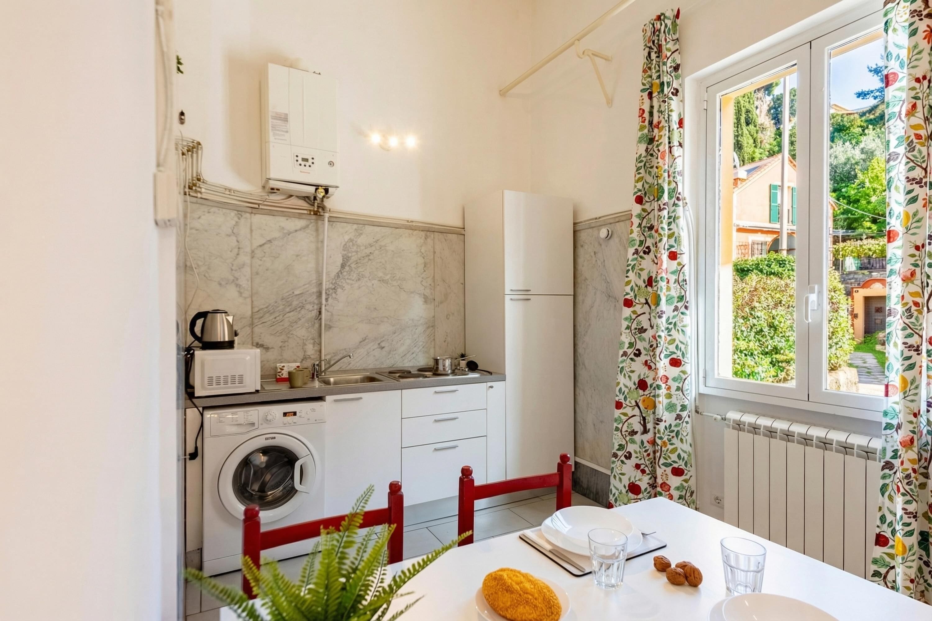 Standard Studio (Apartment Vernazzola In Genova) | Private kitchen | Fridge, microwave, stovetop, electric kettle