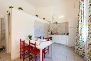 Dining - Apartment Vernazzola In Genova (Genoa)