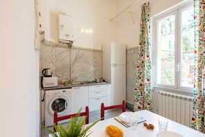 Fridge, microwave, stovetop, electric kettle