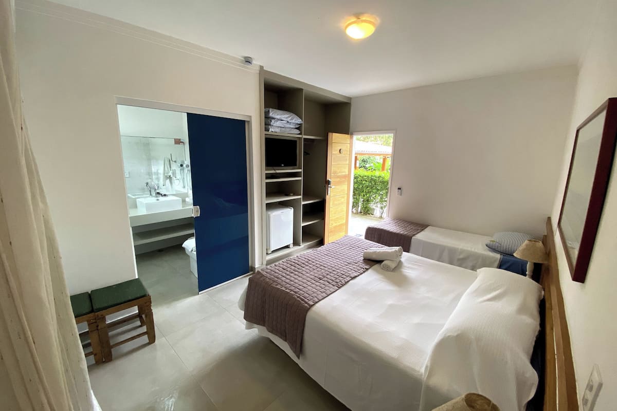Standard Triple Room | Minibar, in-room safe, blackout drapes, WiFi (free)