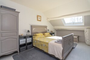 2 bedrooms, iron/ironing board, free WiFi, bed sheets - A l'Ombre du Cèdre - Grand Jardin (Collonge-en-Charollais)