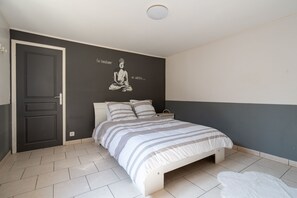 2 bedrooms, free WiFi, bed sheets - Maison Zen - 20 min du centre du Mans (Parigné-l'Évêque)