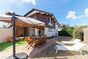 Outdoor dining - Villa 13 - En duplex, jardin privé à 400m du lac (Biscarrosse)