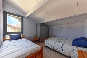 2 chambres, fer et planche à repasser, draps fournis