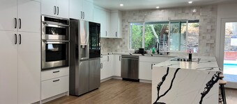  Bakersfield Luxe Stay- Private Spa Vibes • Stylish & Serene