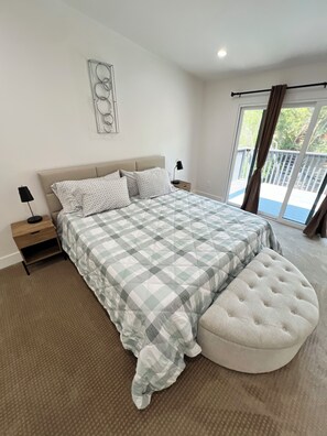 5 bedrooms, iron/ironing board, WiFi, bed sheets