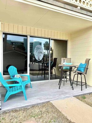 تناول الطعام بالخارج