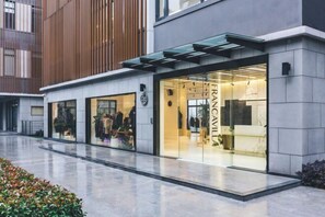 Exterior detail - So You Hotel (Guangzhou Tianhe Coach Station) (Guangzhou)