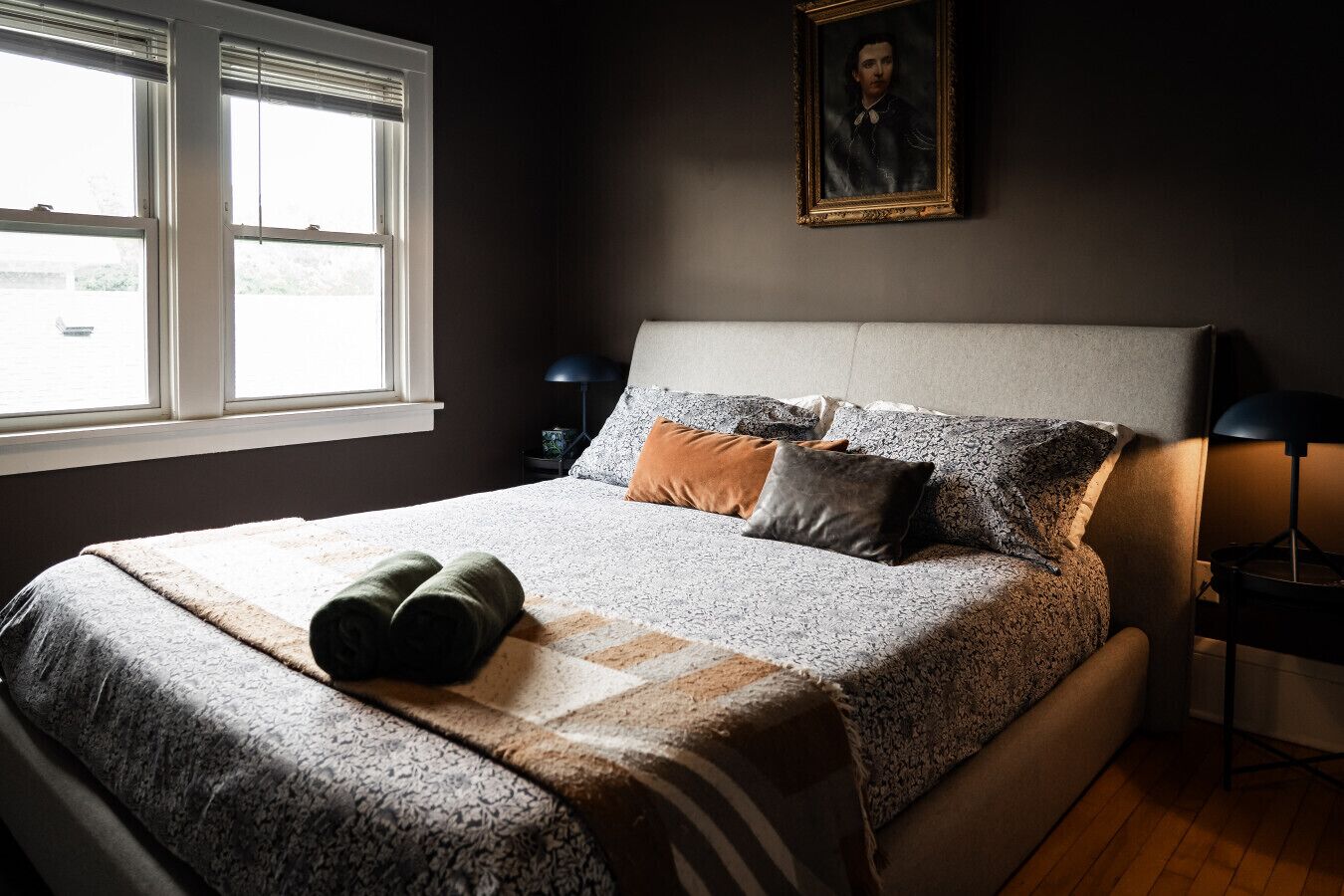 3 bedrooms, desk, iron/ironing board, travel crib