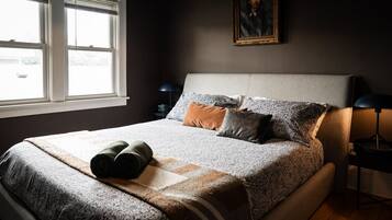 3 bedrooms, desk, iron/ironing board, travel crib