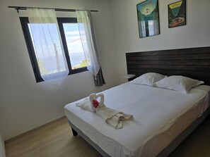 4 chambres, fer et planche à repasser, Wi-Fi, draps fournis