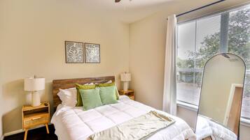 4 bedrooms, iron/ironing board, free WiFi, bed sheets