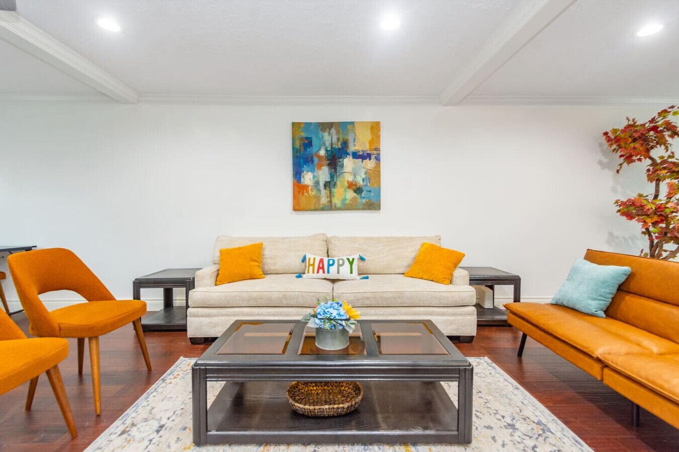 Fernseher, Kamin, Tischtennisplatte