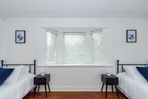 4 soverom, skrivebord, strykejern/-brett og wi-fi (inkludert)