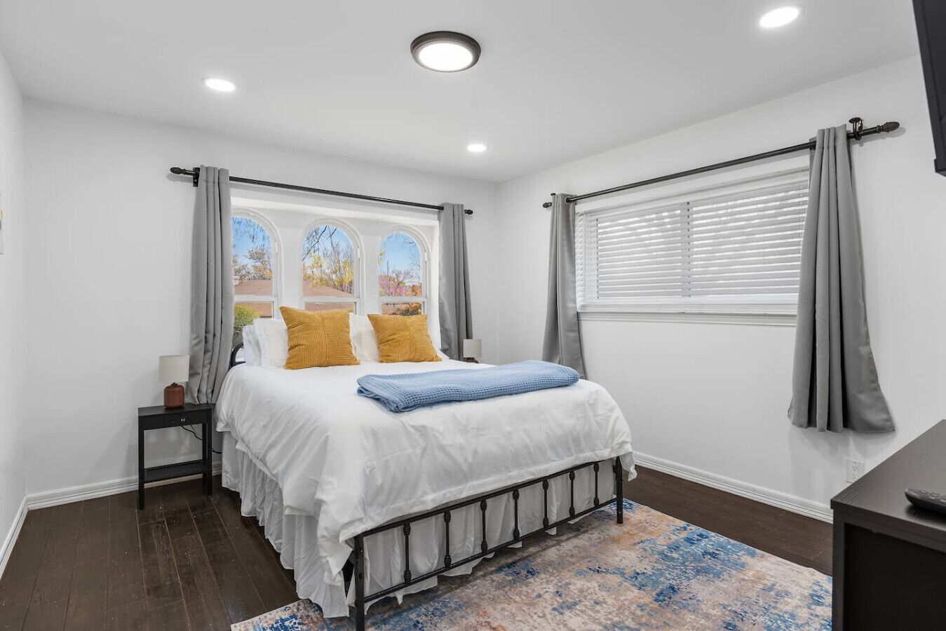 5 bedrooms, desk, WiFi