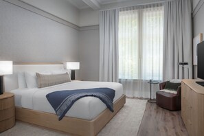 Heritage King | Premium bedding, in-room safe, blackout drapes, soundproofing - The Inn at Dayton (Dayton)