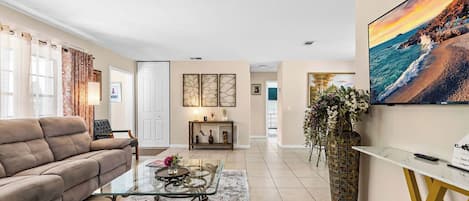 Smart TV, fireplace