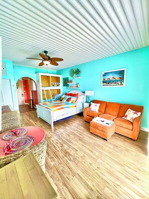 1 bedroom, WiFi, bed sheets - NEW! 2nd Floor Studio w/Kitchen (Myrtle Beach)
