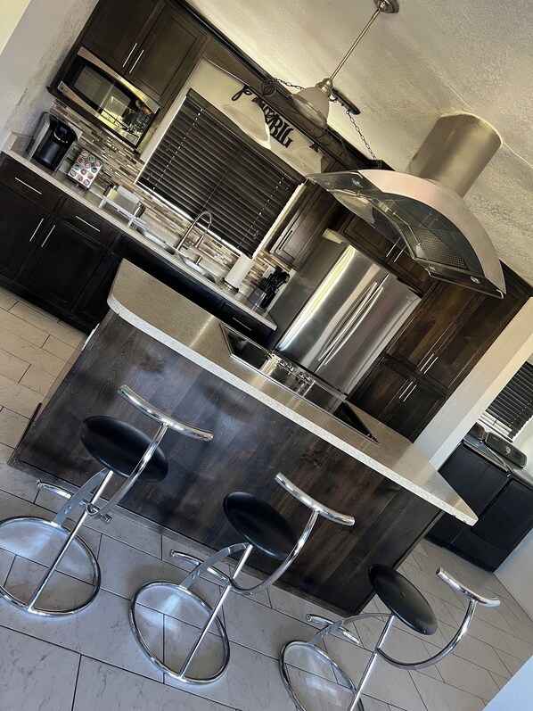 Private kitchen - 3-bedroom house with AC, WiFi, in the center of the city (Yuma)