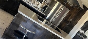 3-bedroom house with AC, WiFi, in the center of the city