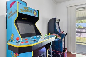 Game room - Country Charmer: ALL REASONABLE OFFERS CONSIDERED (Sevierville)