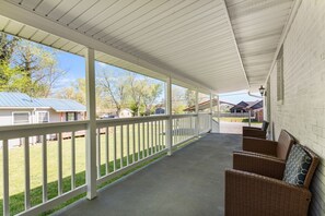 Terrace/patio - Country Charmer (Sevierville)