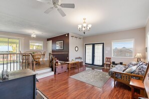 Fernseher, Kamin, Tischfußball