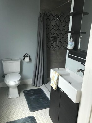 Douche, serviettes fournies