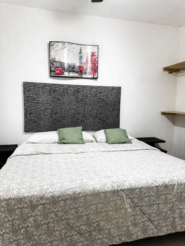 1 habitación, tabla de planchar con plancha, wifi y ropa de cama