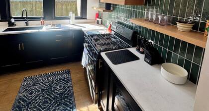 The Bungalow• Historic • Modern 4/2 in Highland