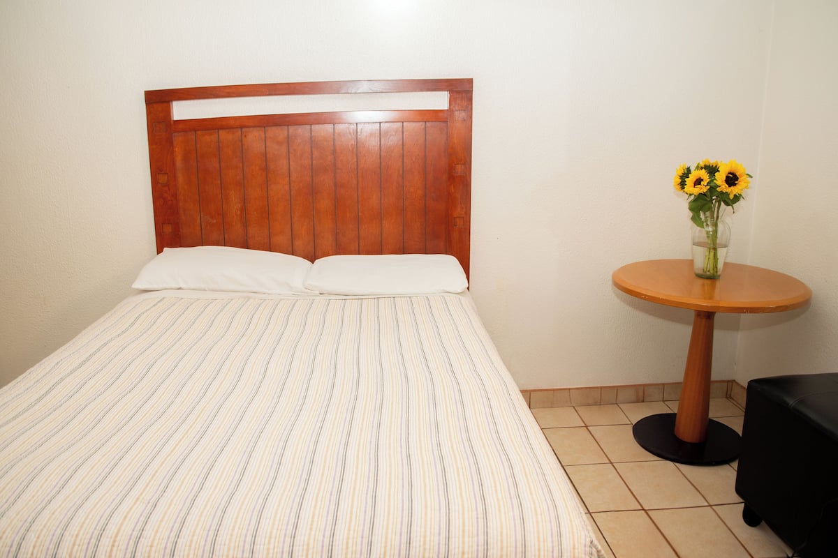 Quarto casal básico | Wi-Fi de cortesia