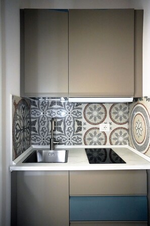 Geladeira, micro-ondas, fogão, cooktop
