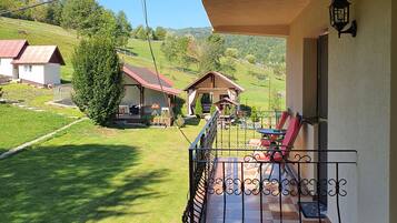 Habitación Confort con 1 cama matrimonial o 2 individuales, vista a la montaña | Insonorización y wifi gratis