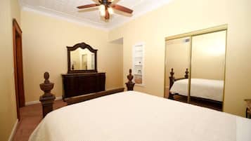 1 chambre, fer et planche Ă  repasser, Wi-Fi gratuit, draps fournis