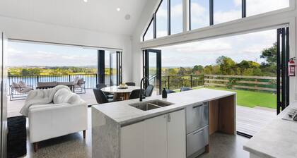Estuary Views - Riverhead Holiday House