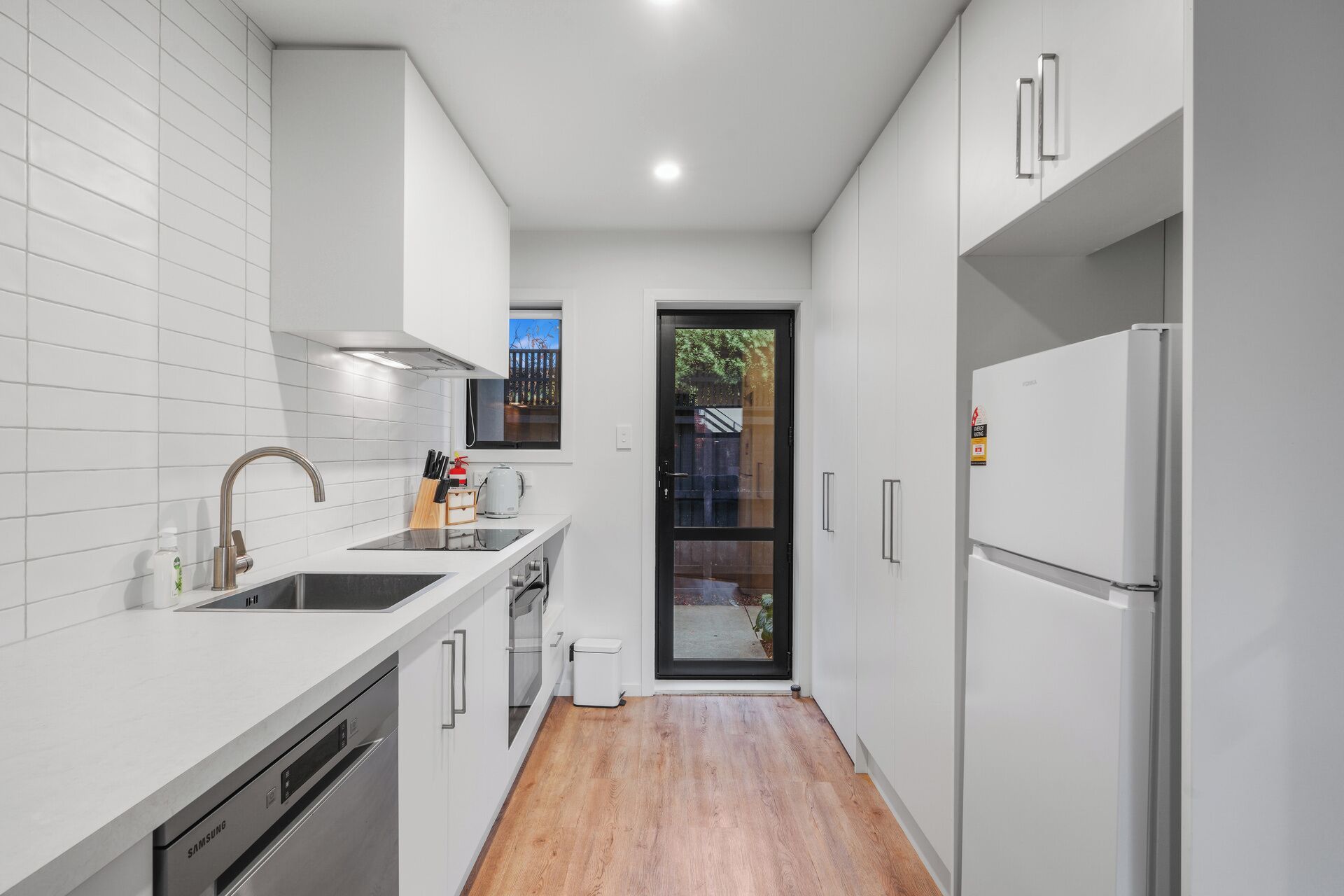 Fridge, microwave, dishwasher, cookware/dishes/utensils