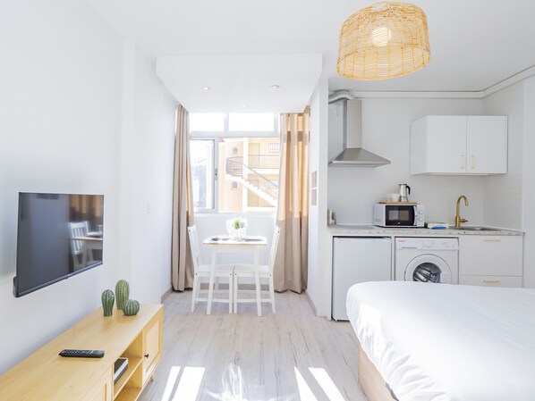 Iron/ironing board, free WiFi, bed sheets