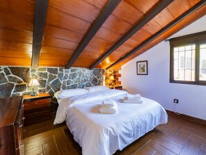 4 bedrooms, iron/ironing board, free WiFi, bed sheets - Cubo's Casa Rural Los Cerezos / private pool / rural / free Wi-Fi (Torrox)