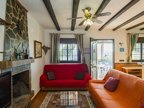 TV, fireplace - Cubo's Casa Rural Los Cerezos / private pool / rural / free Wi-Fi (Torrox)