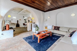 Interior entrance - Bo Boutique Hotel & Hairshop (Estômbar)